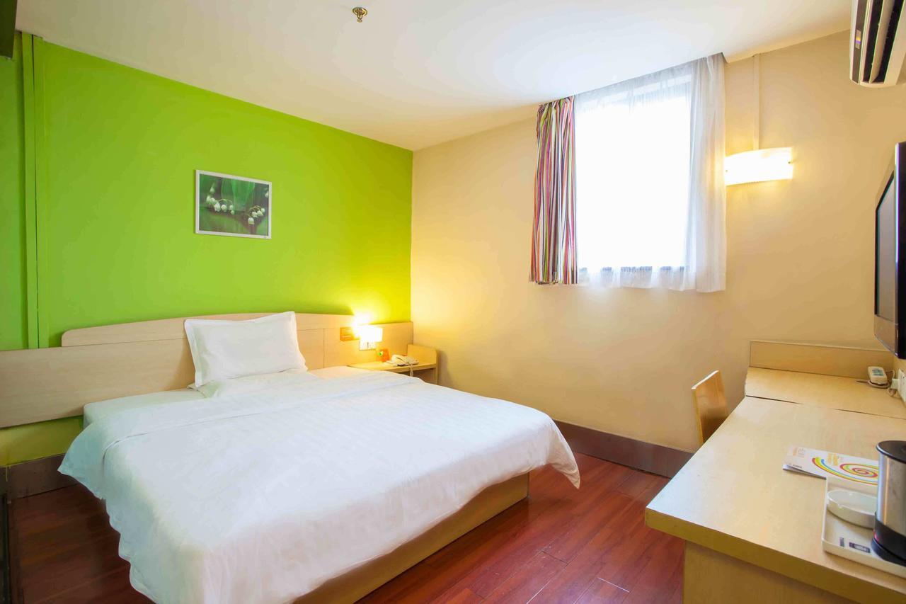 7Days Inn Yunfu Luoding Central Cameră foto