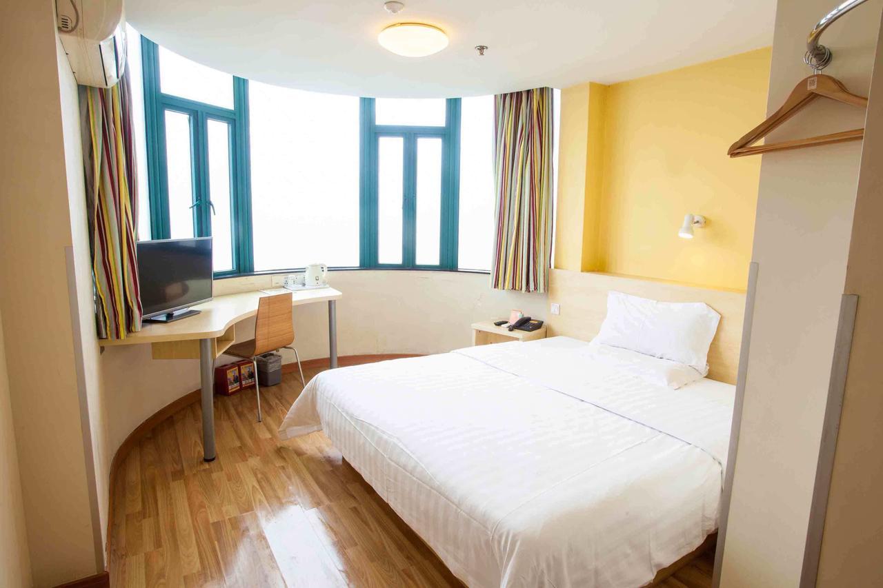 7Days Inn Yunfu Luoding Central Cameră foto