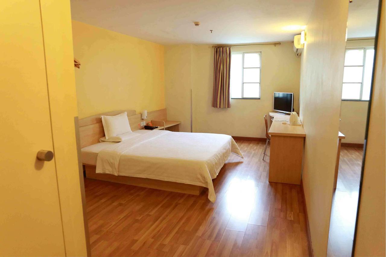 7Days Inn Yunfu Luoding Central Cameră foto