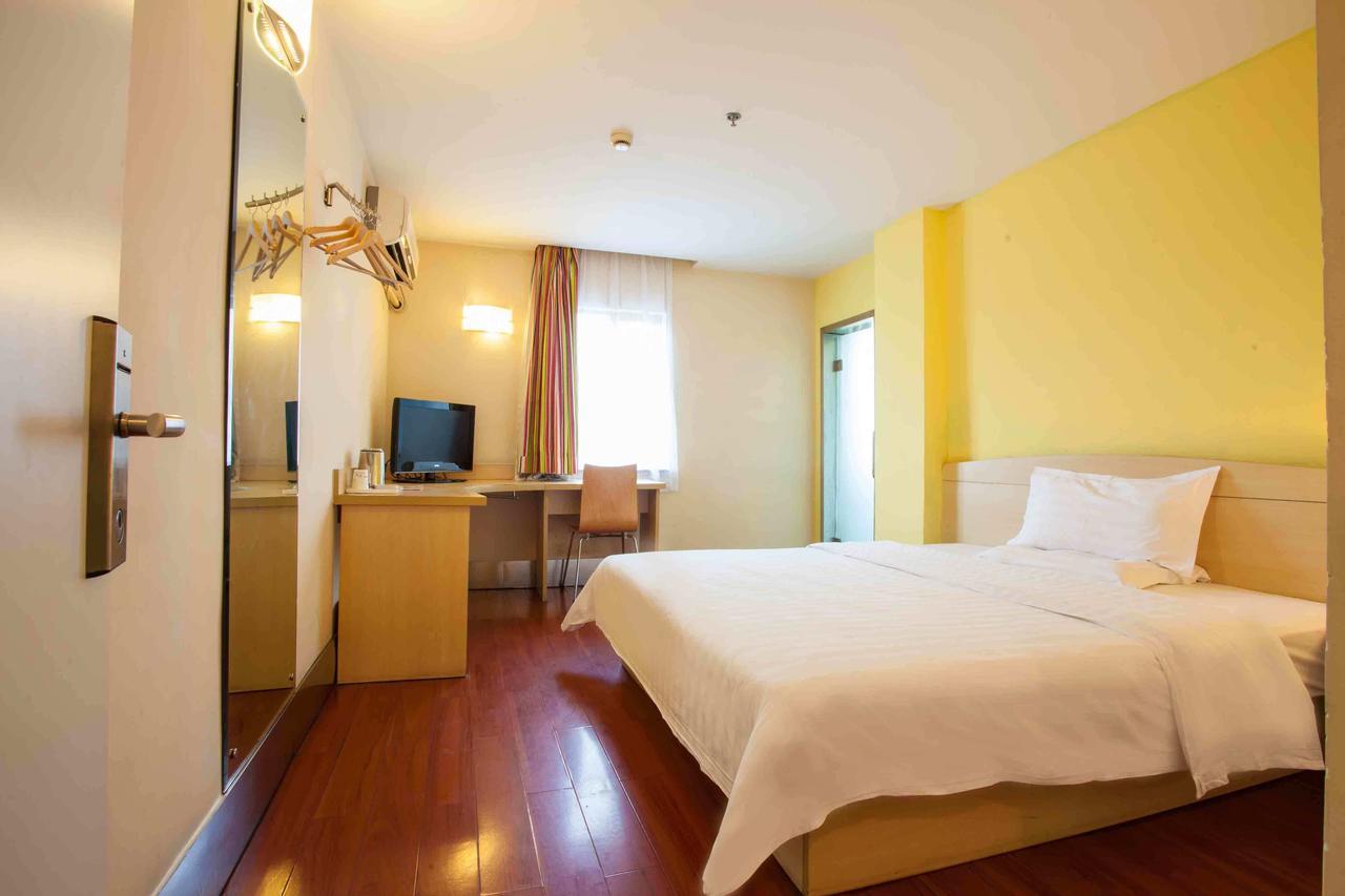 7Days Inn Yunfu Luoding Central Cameră foto